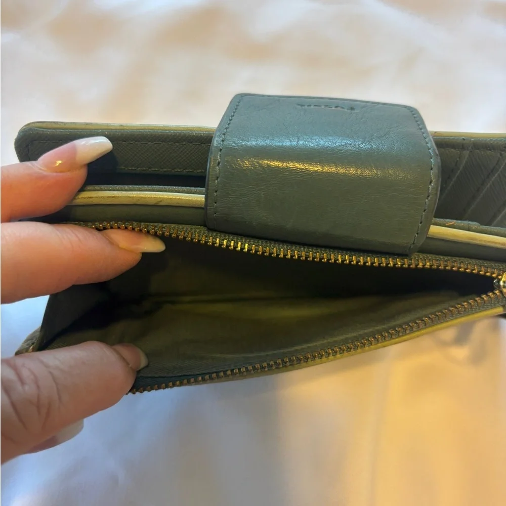 Vintage Fossil Logan‎ RFID tab clutch wallet in green leather